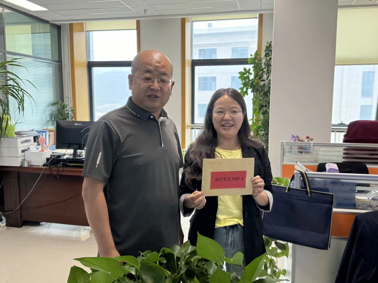 1731398665734535.jpg 金秋助學(xué).jpg